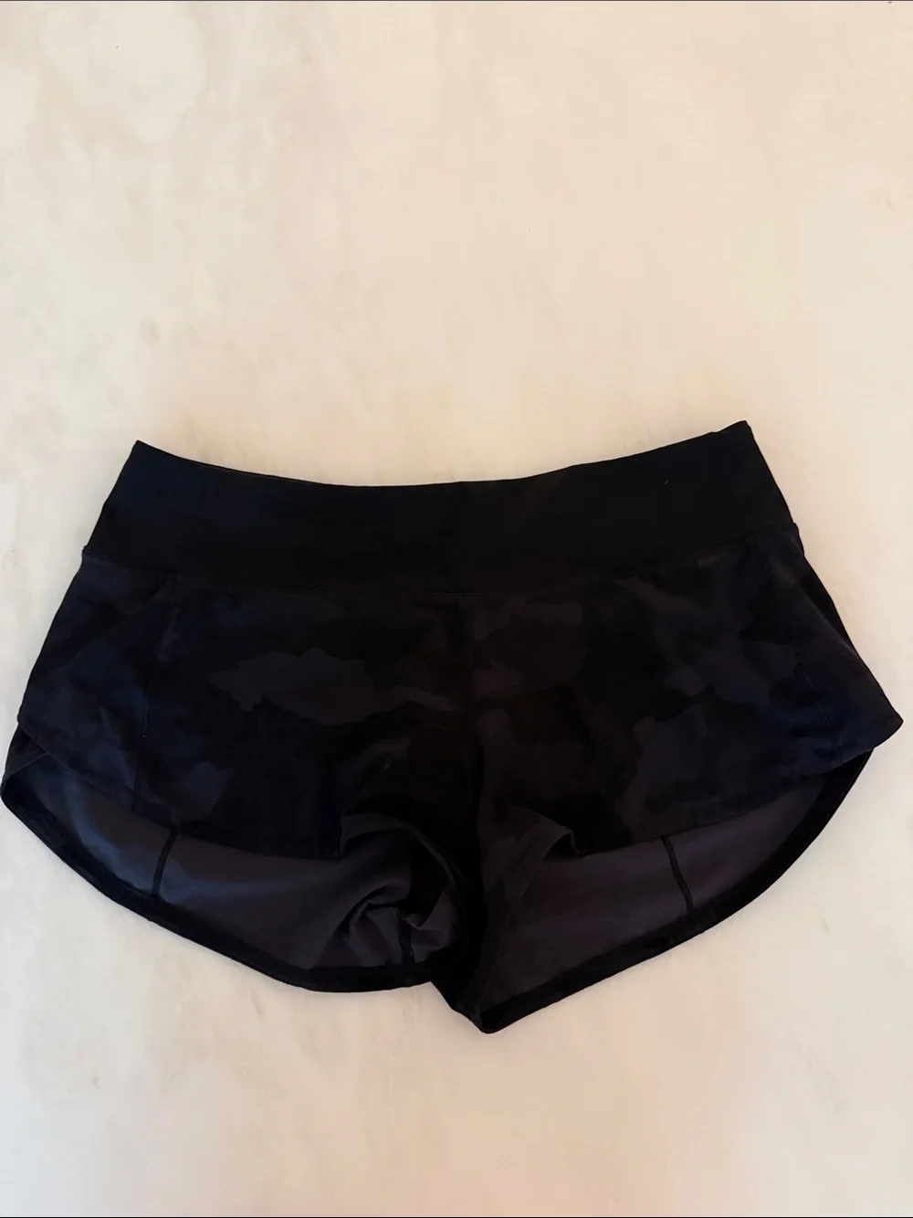 Lululemon Speed Up Shorts Low-Rise 2.5” - Black Camo Size 6